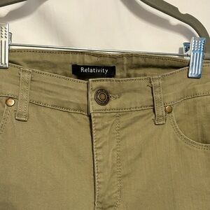 Women’s Relativity Olive Green Jeans Size 8 98% Cotton.